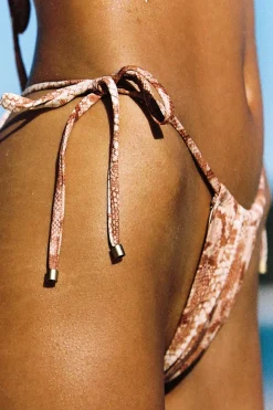 Vitamin A Milana Bottom